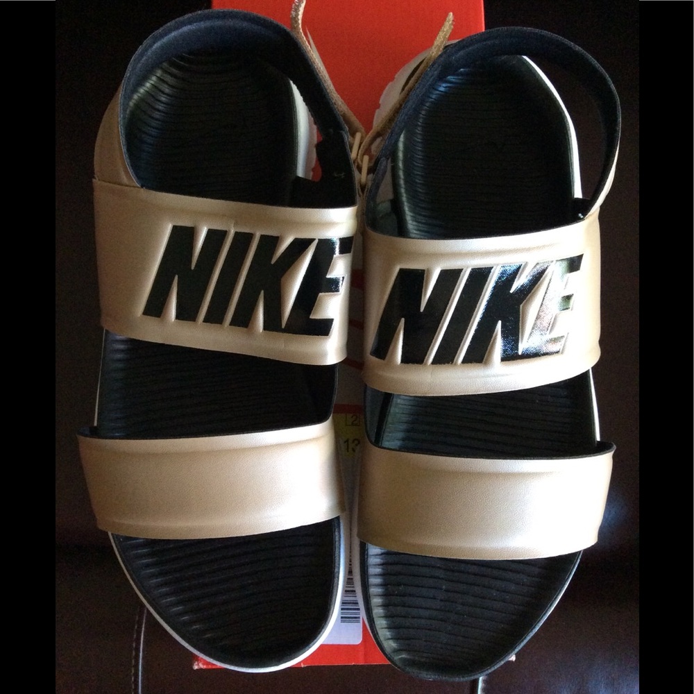 NEW NIKE Sandals